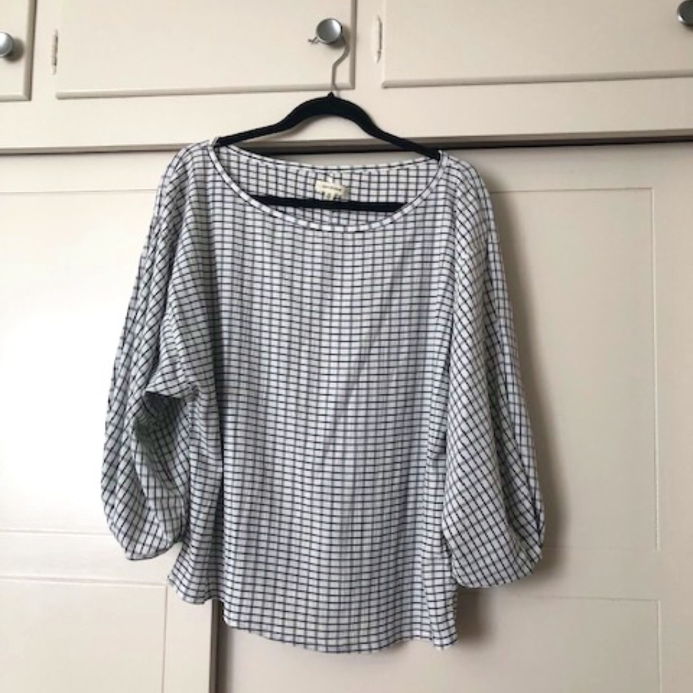 Max Studios White with Black Top Long Sleeve XL